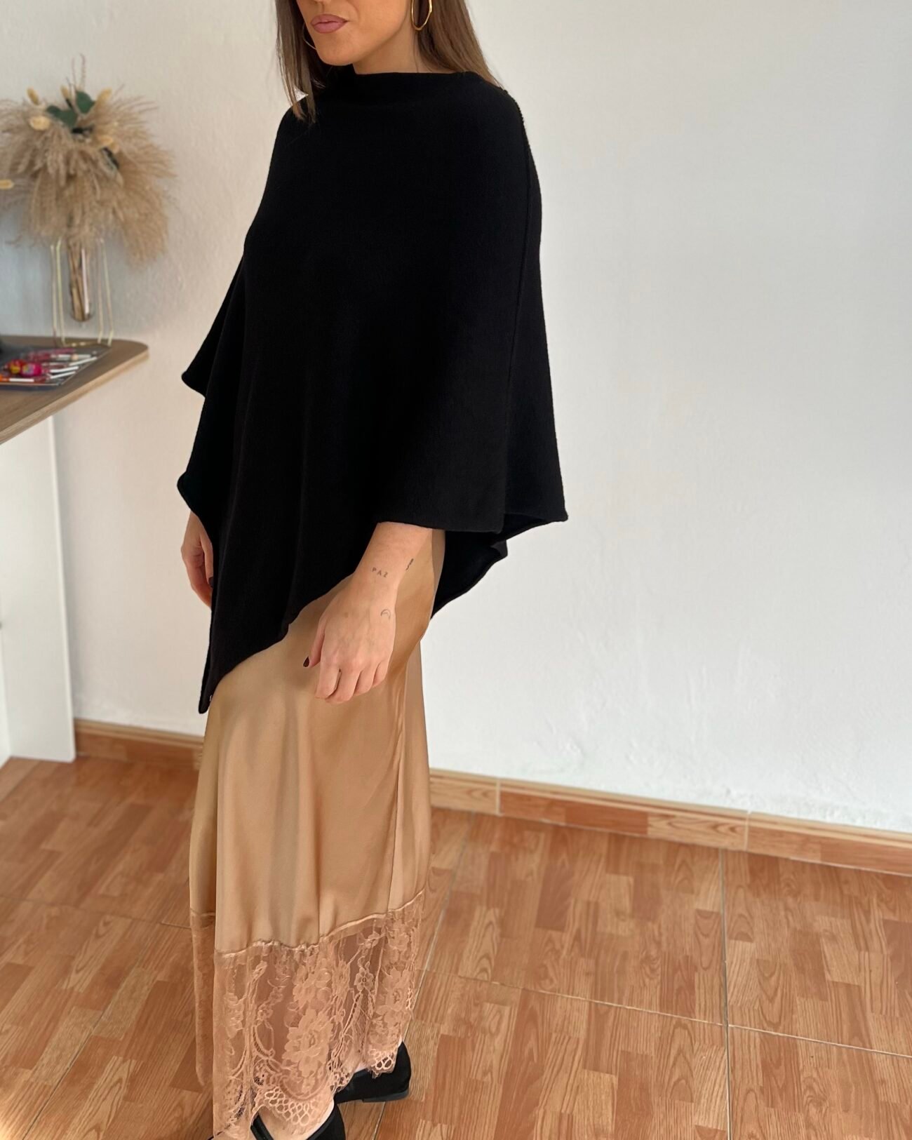 Falda satinada encaje camel